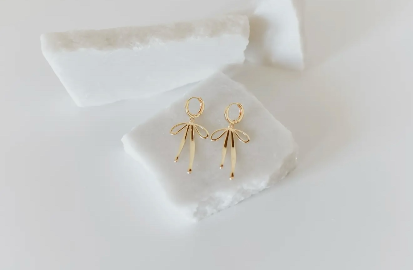 Margot Bow Earrings – 18k Gold Plated